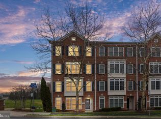 4608 Battenburg Ln #832, Fairfax, VA