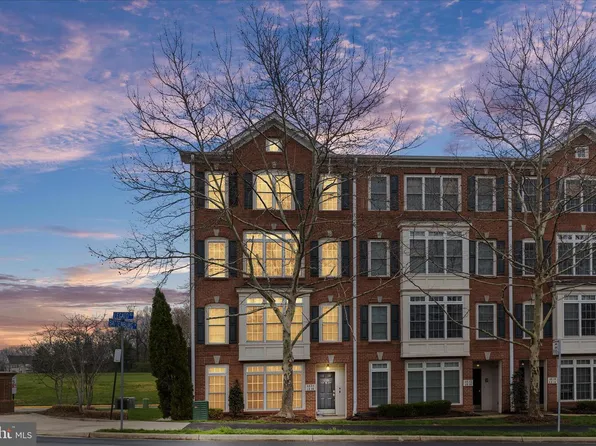 4608 Battenburg Ln #832, Fairfax, VA 22030