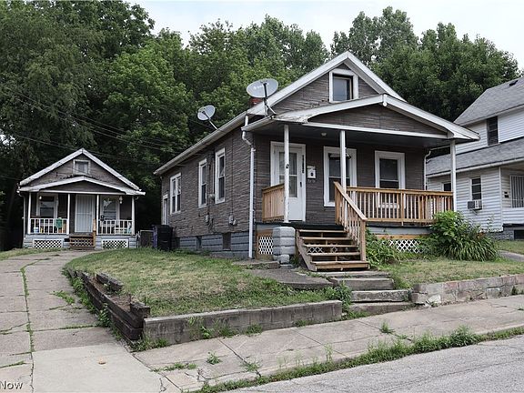 3rd image of 8827 Saint Catherine Ave