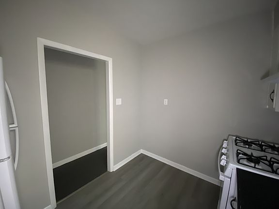 5th image of 62 E King St #10571598