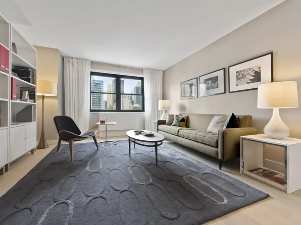 222 East 39th Street image 2 of 9