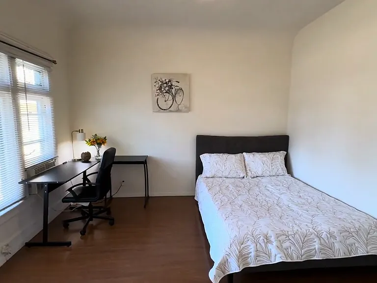 1142 W 37th Pl — Photo 18