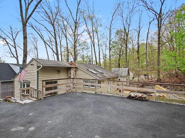 9 Wildwood Drive, Greenwood Lake, NY 10925