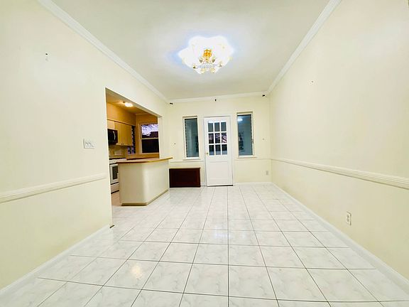 3rd image of 13933 Pershing Cres