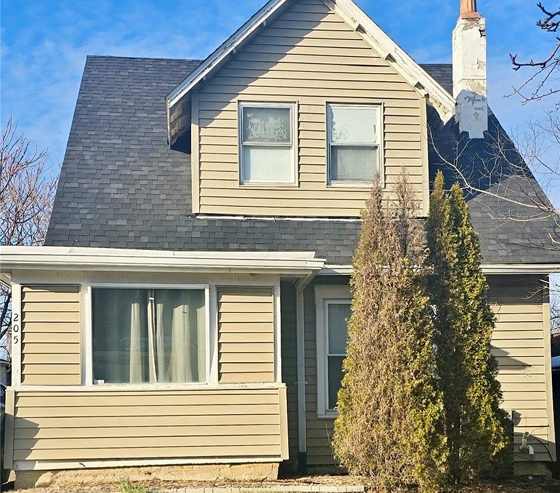 1st image of 205 E Siebenthaler Ave