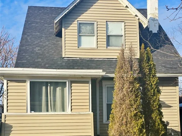 205 E Siebenthaler Ave, Dayton, OH 45405