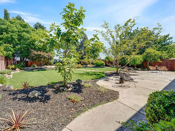 3rd image of 3277 Mount Tamalpais Dr