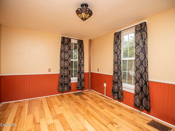 4th image of 212 Mayfield Ave