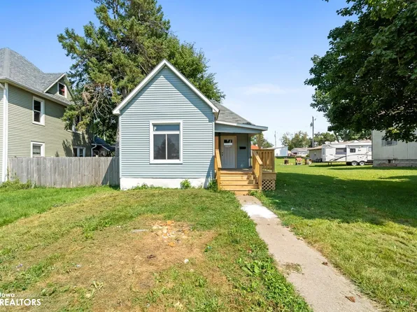 409 1/2 Summit St, Marshalltown, IA 50158