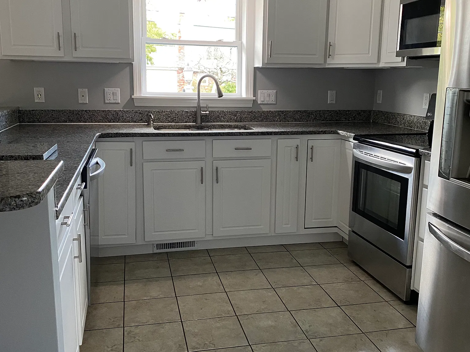 3 bed, 1200 sqft, $3,000 — Photo 2
