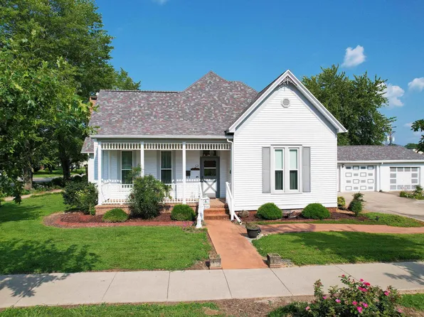 214 5th St, Carmi, IL 62821