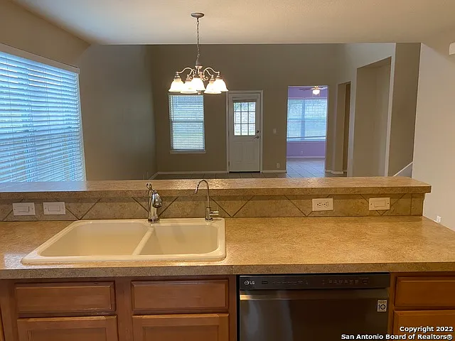 3708 Greenridge — Photo 8