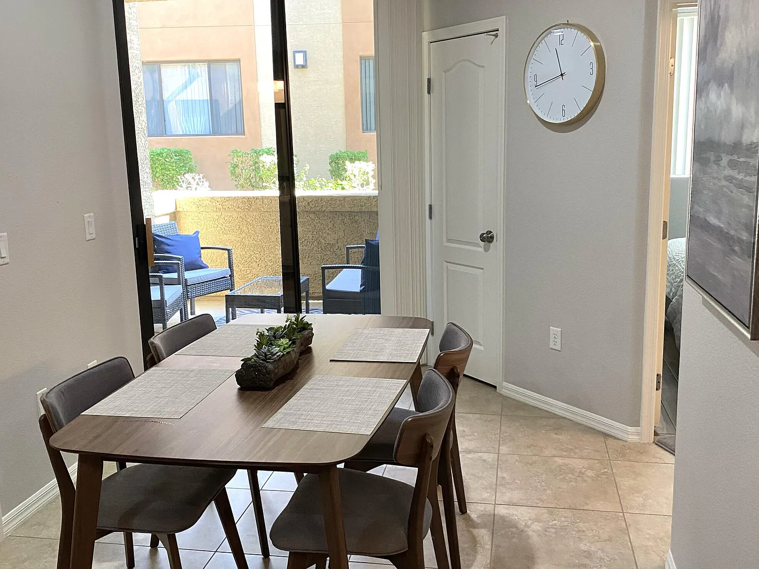 2 bed, 2.0 bath, 843 sqft, $2,050 — Photo 3