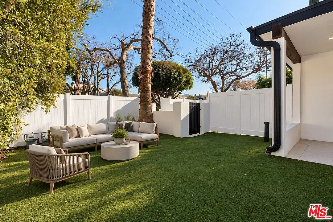 3 bed, 2.0 bath, 1200 sqft, $5,300 — Photo 1
