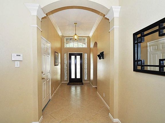Grand entry welcomes you. Beautiful large tile recently installed.