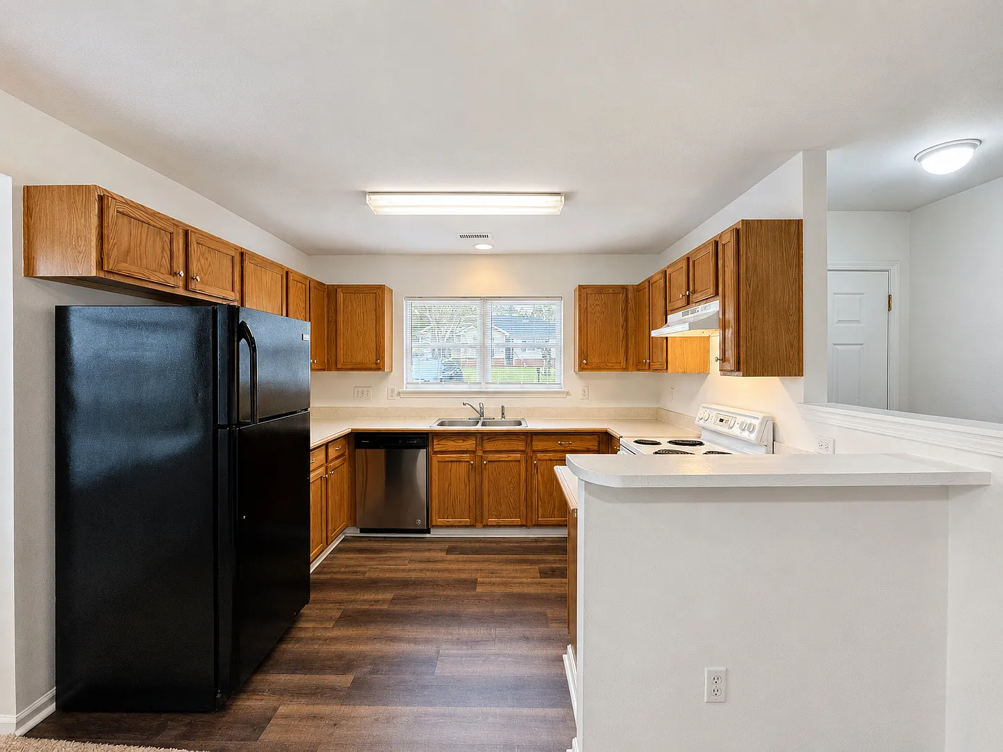 3 bed, 1085 sqft, $1,695 — Photo 4
