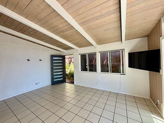 3rd image of 266 1/2 El Sueno Rd