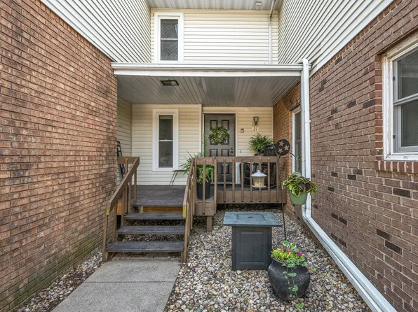 903 N Linden St APT 21, Normal, IL 61761