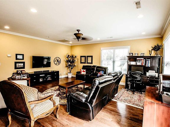 5th image of 412 Fountain Ave