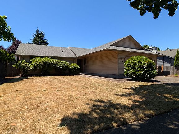 3rd image of 2558 Cubit St