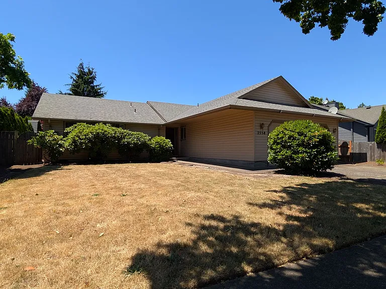 2558 Cubit St — Photo 3