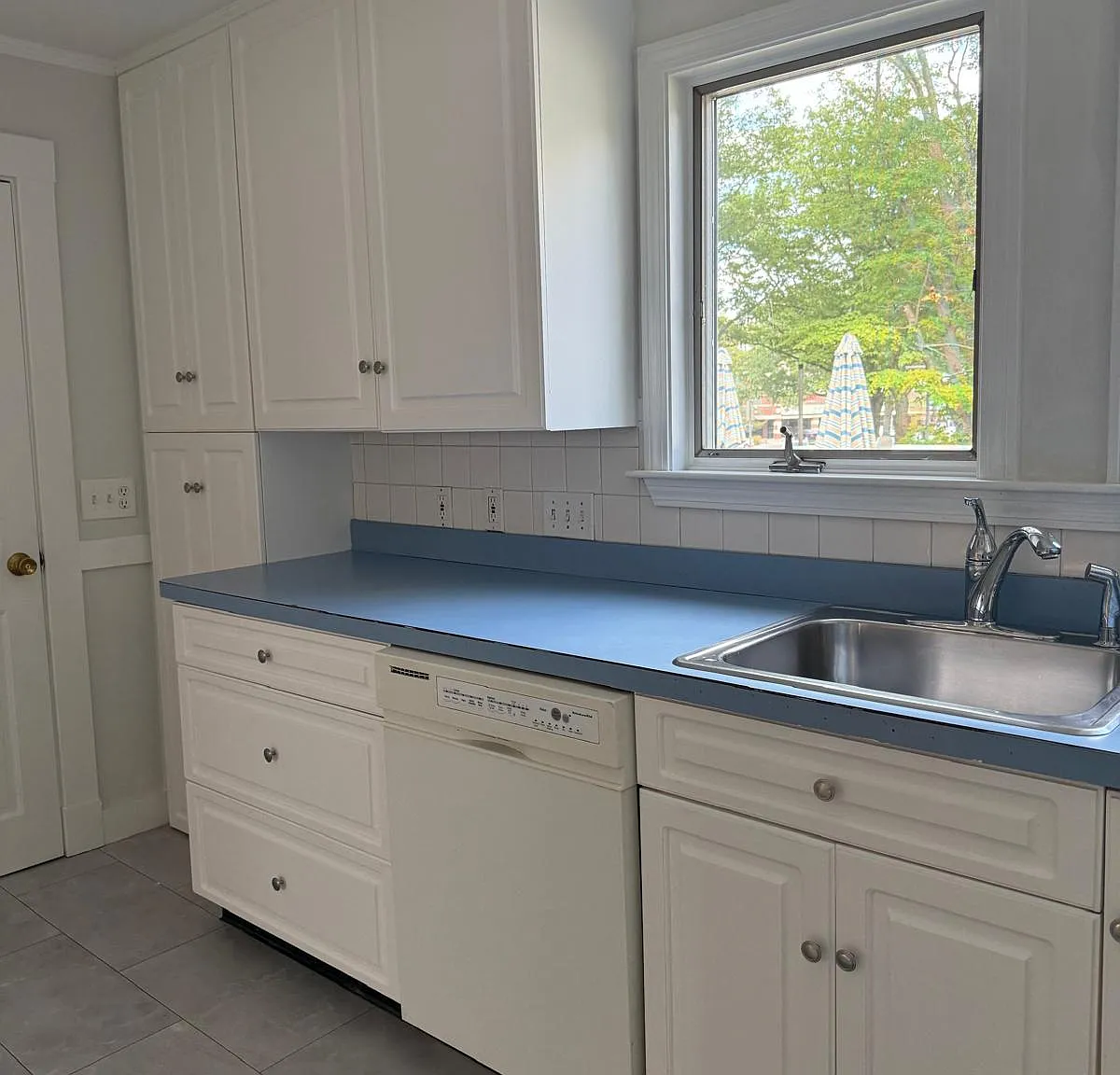 3 bed, 1.5 bath, 1300 sqft, $3,650 — Photo 4