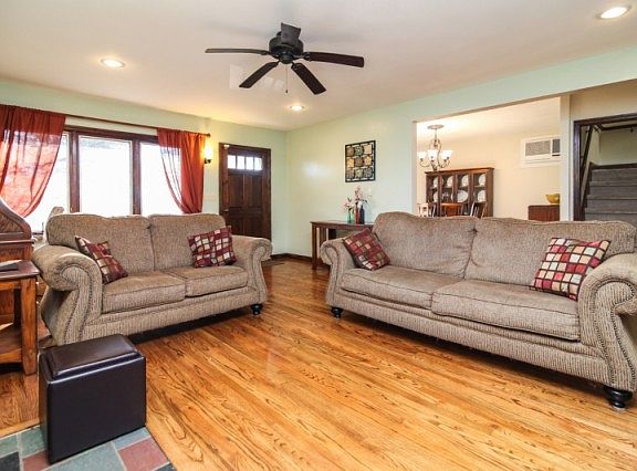 4th image of 39 Lowell Ave