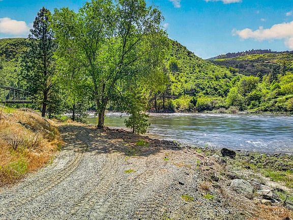 2nd image of 2 Cow Creek Rd