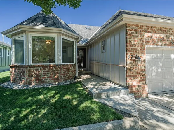 57 Holly Dr, Olathe, KS 66062