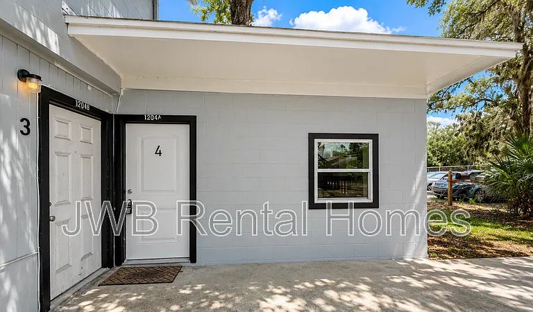 1204 Glencoe St #4 — Photo 2