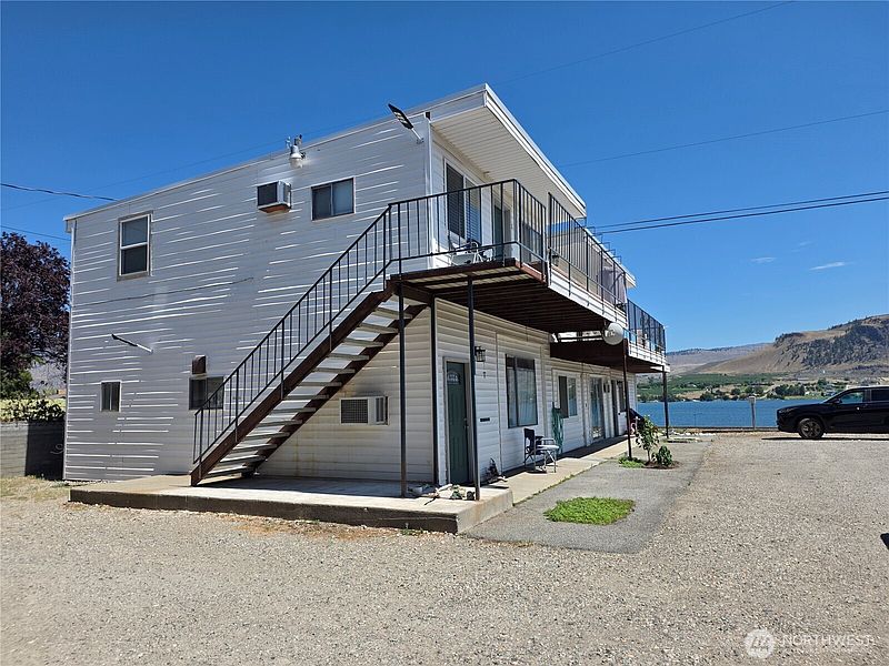 5th image of 110 Westake Road #1-4