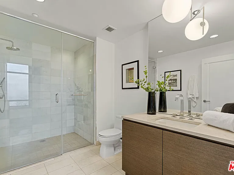 900 W Olympic Blvd #47G — Photo 43