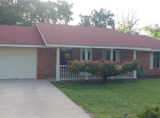 609 Pedernales St, Lockhart, TX 78644