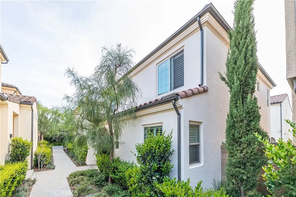 4 bed, 3.5 bath, 1999 sqft, $6,200 — Photo 3