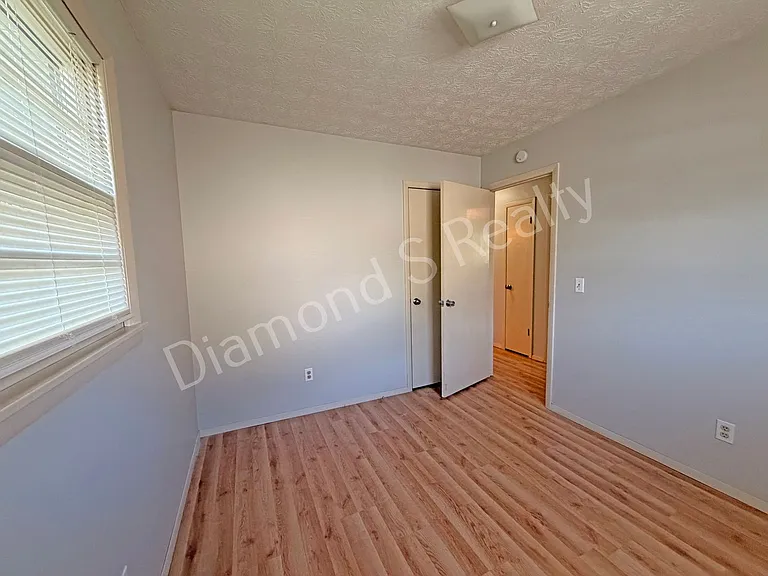 2264 E Nora St — Photo 18