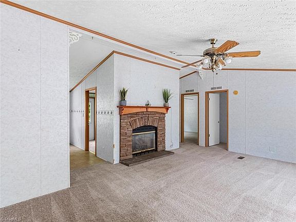 2nd image of 162 La Casa Trl