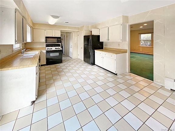 4th image of 7 Newport Dr