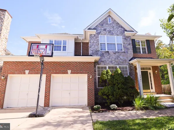 2051 Madrillon Rd, Vienna, VA 22182