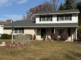 1114 Shadow Oaks Ln, Slatington, PA 18080