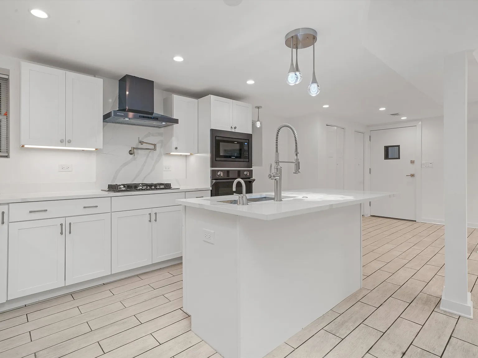2 bed, 1000 sqft, $3,000 — Photo 3