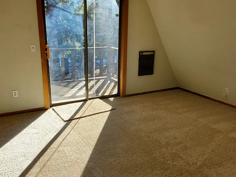 8695 Golden Ave — Photo 15