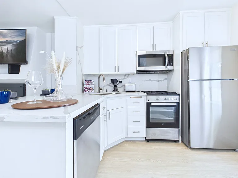 Westwood Village Apartments — Photo 40