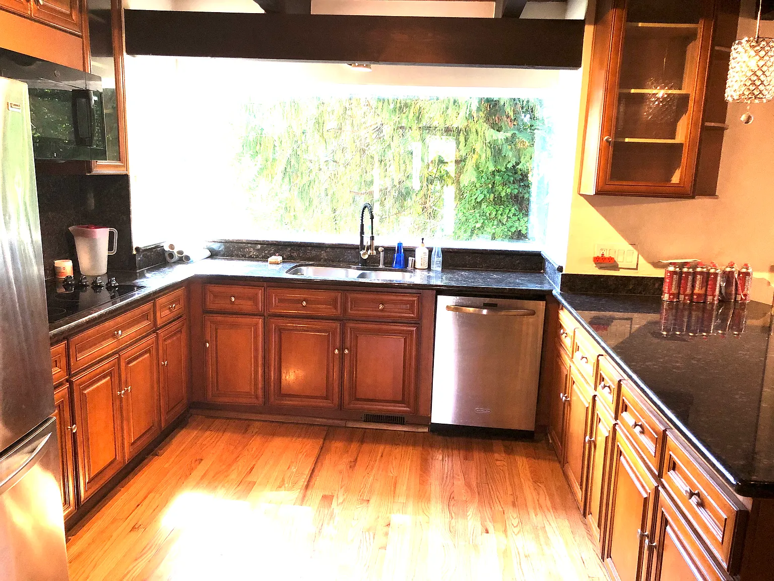 5 bed, 2640 sqft, $5,999 — Photo 2