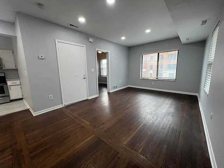 1096 Van Dyke St #202 — Photo 15