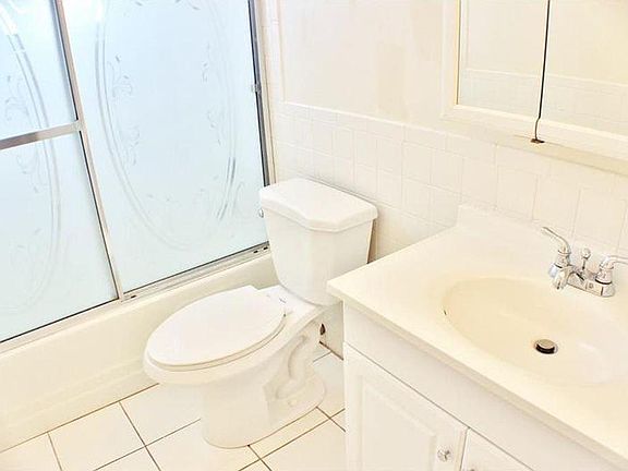 2nd image of 8011 NW 95th Ln