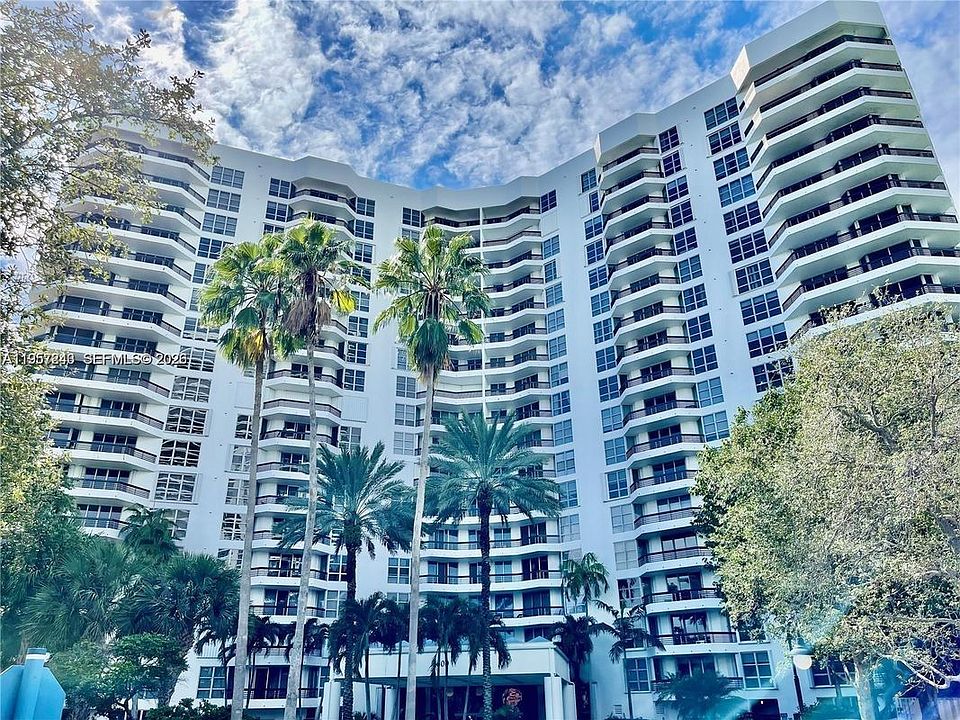 2nd image of 3600 Mystic Pointe Dr APT 1117