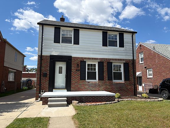 2nd image of 1845 N Waverly St