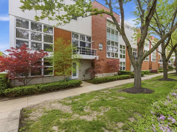 (undisclosed Address), Chicago, IL 60657