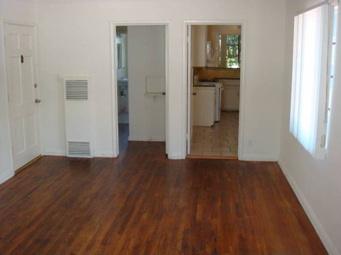 Living to Kitchen & Hall