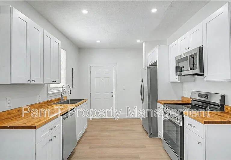 615 W 39th St #A — Photo 13